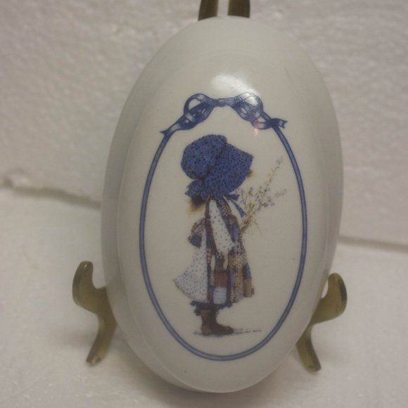 Holly Hobbie Oval Lidded Trinket Dish - Picture 1 of 8